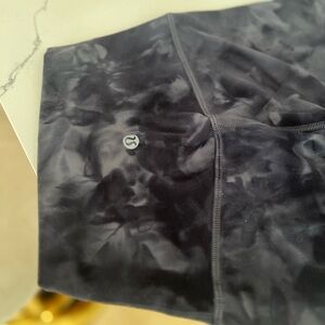 Lululemon Align leggings. size 0 LIKE NEW. no fading.